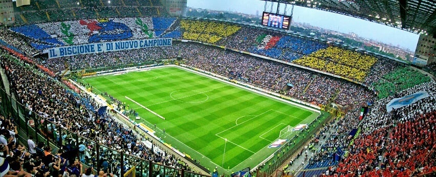 Partido de fútbol en Italia: Milán x Inter de Milán Partido de fútbol en Italia: Milán x Inter de Milán